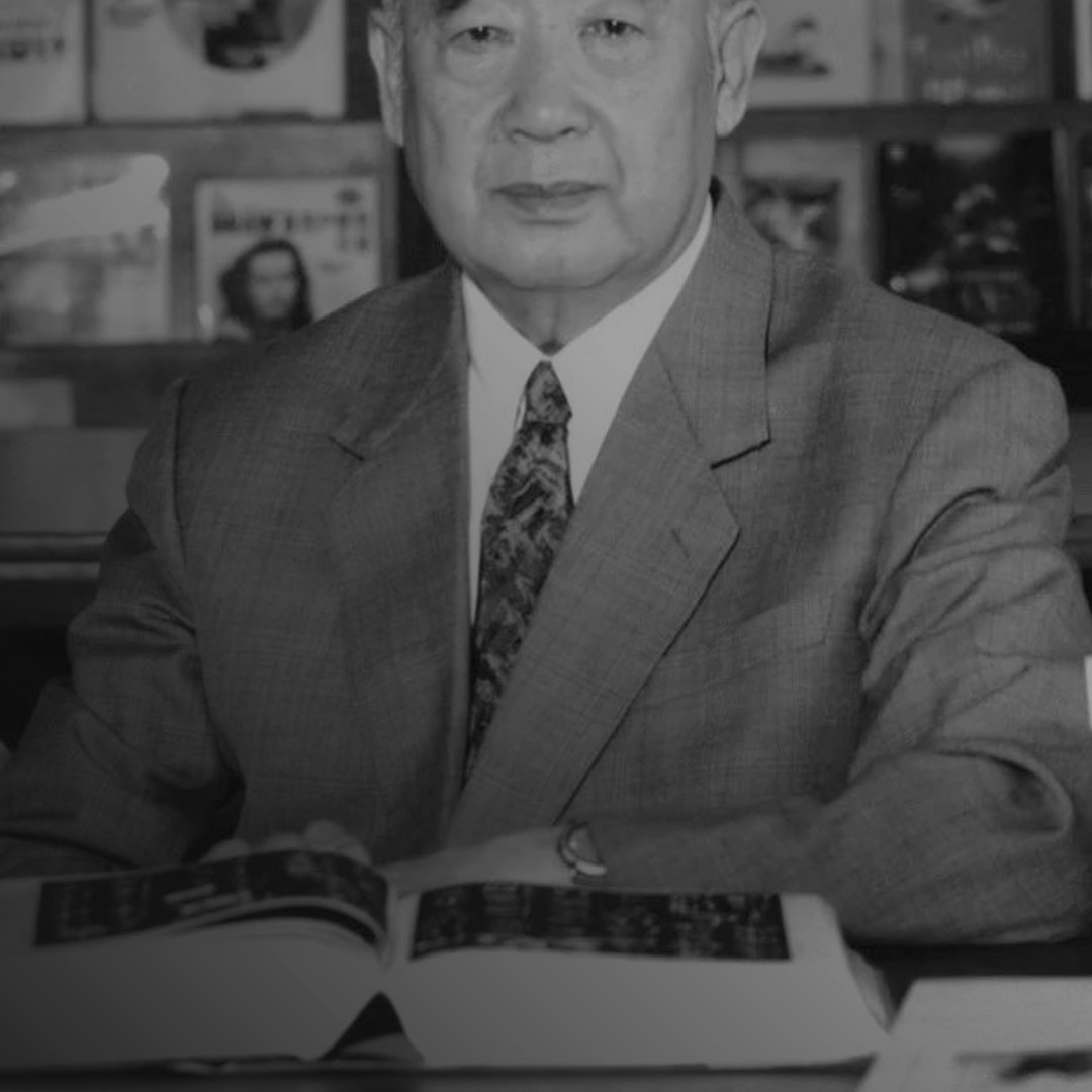 齐世荣在书房中的肖像